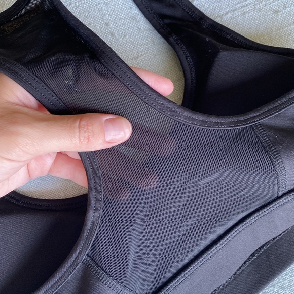 🌼 Forever 21 sports bra with mesh detail - Picture 6 of 6